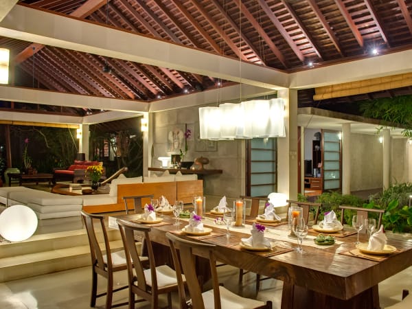 Villa Samadhana - Living and dining pavilion at night